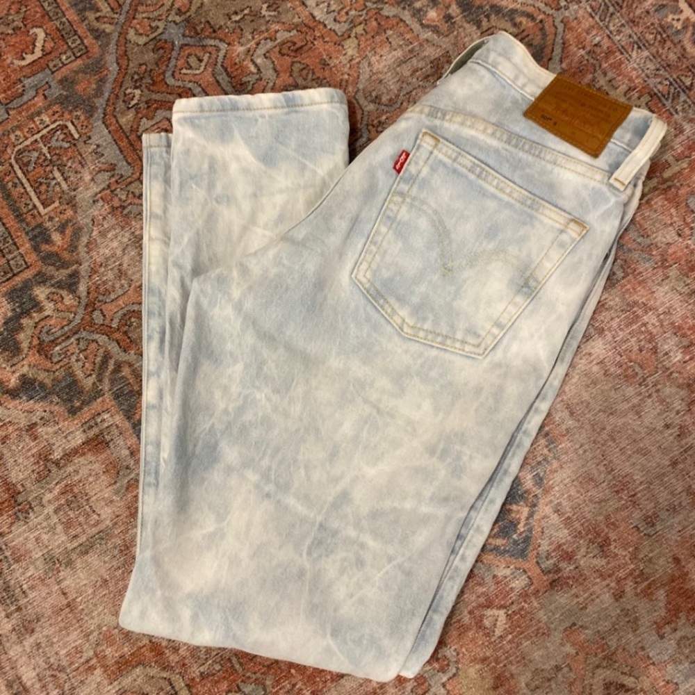 Levi’s wedgie jeans light wash, button fly, high rise
